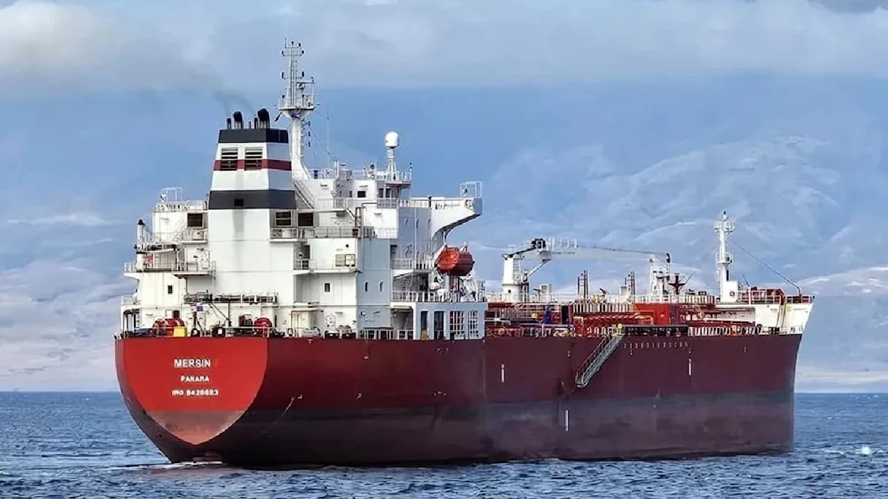 کاهش قیمت نفت در سایه امید به ازسرگیری عبور از تنگه هرمز