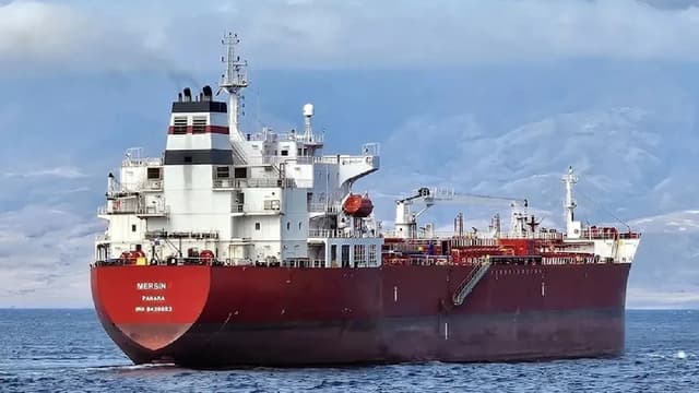کاهش قیمت نفت در سایه امید به ازسرگیری عبور از تنگه هرمز