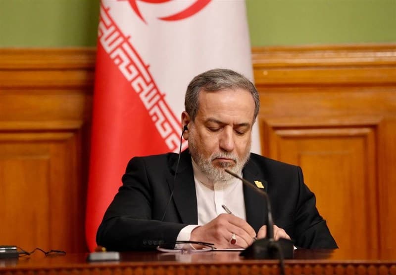 کنایه عراقچی به رئیس دولت تروریست آمریکا درباره تنگه هرمز