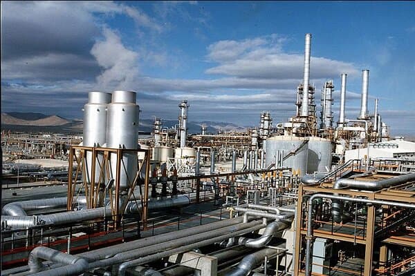 توقف فعالیت واحدهای تولیدی پتروشیمی اصفهان برای تعمیرات اساسی
