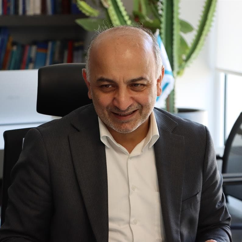 مدیرعامل بیمه دی: بخشی از توفیقات ما مرهون جامعه پزشکی است / تجلیل از پزشکان همکار بیمه دی در روز پزشک