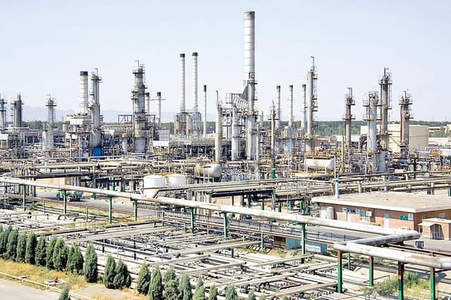 افزایش ۱۸۰ هزار بشکه‌ای ظرفیت پالایش کشور با ورود دو پالایشگاه جدید؛ تنگنای پالایش جهانی و رکورد حاشیه سود