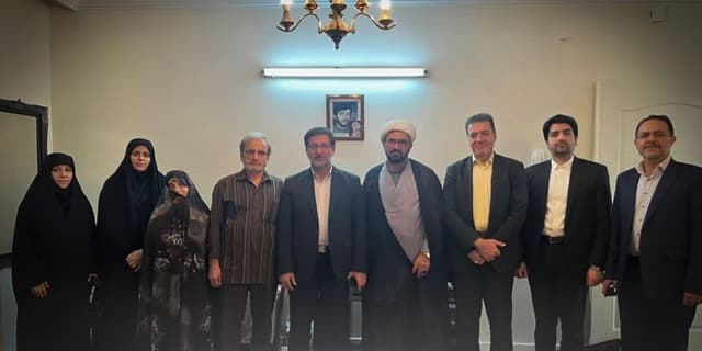 دیدار دستیار وزیر نفت با خانواده معزز شهدای گزینش وزارت نفت | انرژی نویس