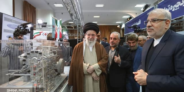 بازدید رهبر انقلاب از نمایشگاه توانمندی‌های تولید داخلی | انرژی نویس