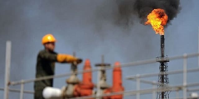 فروش نفت به پالایشگاه‌های فراسرزمینی ایران برای نخستین بار؛ دستاورد دولت سیزدهم | انرژی نویس