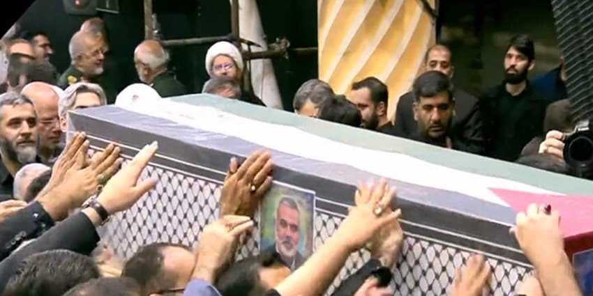 اقامه نماز بر پیکر شهید هنیه توسط رهبر انقلاب اسلامی | انرژی نویس
