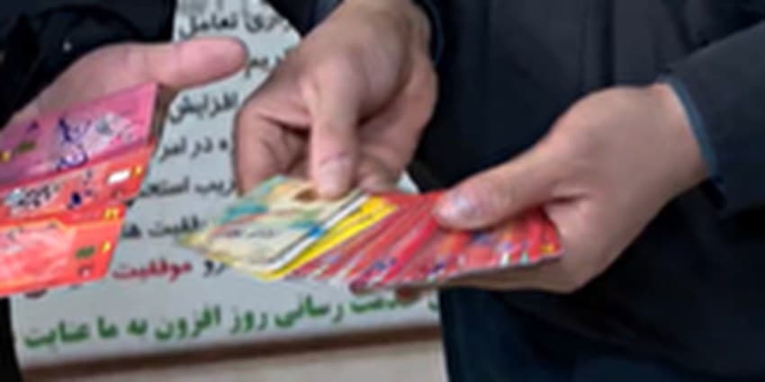 ۱۱۶ کارت سوخت از راننده پژو در جیرفت کشف شد | انرژی نویس