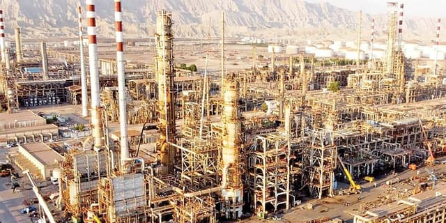 صرفه‌جویی سالانه ۸۰ میلیون یورویی با راه‌اندازی خط لوله تأمین خوراک پالایشگاه بندرعباس | انرژی نویس