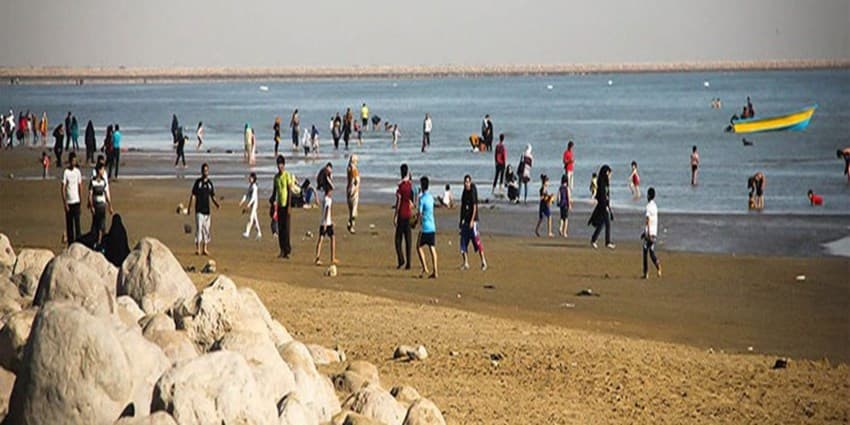 نجات ۳۷ گردشگر توسط ناجیان غریق در آبهای ساحلی آستارا | انرژی نویس