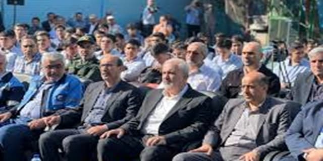 وزیر نیرو در مدرسه شهید احمدی‌روشن به مناسبت روز معلم | انرژی نویس
