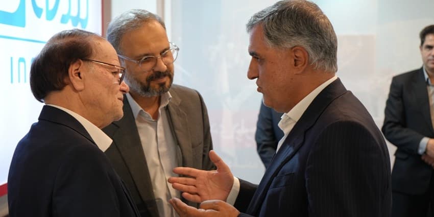 بازدید مدیران ارشد اقتصادی از غرفه بیمه دی در نمایشگاه اینوکس مشهد | انرژی نویس
