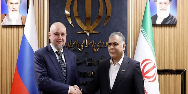 وزیر نفت ایران با وزیر انرژی روسیه دیدار و گفتوگو کرد | انرژی نویس