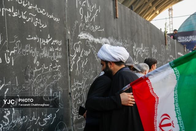 مردم برای رهبر شهید انقلاب مینویسند