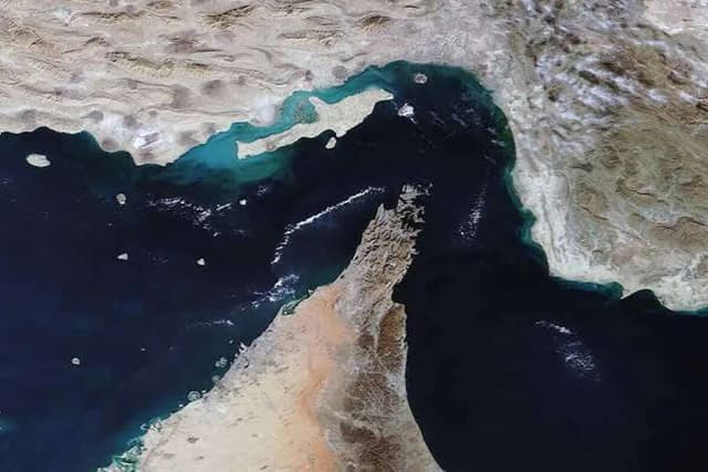 نفتکش «ترند» در تنگه هرمز هدف قرار گرفت؛ تردد دریایی همچنان محدود است
