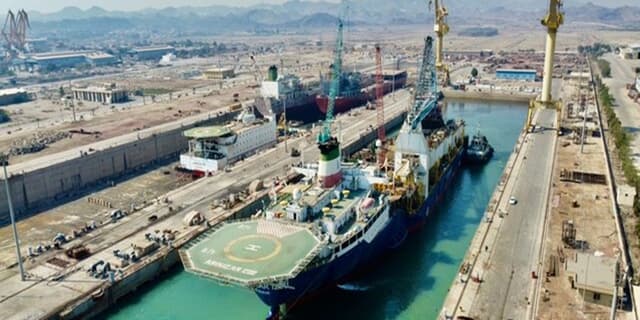 نخستین آنداکینگ سال با خروج همزمان سه شناور از درای داک ایزوایکو | انرژی نویس