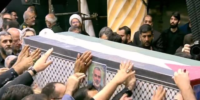 اقامه نماز بر پیکر شهید هنیه توسط رهبر انقلاب اسلامی | انرژی نویس